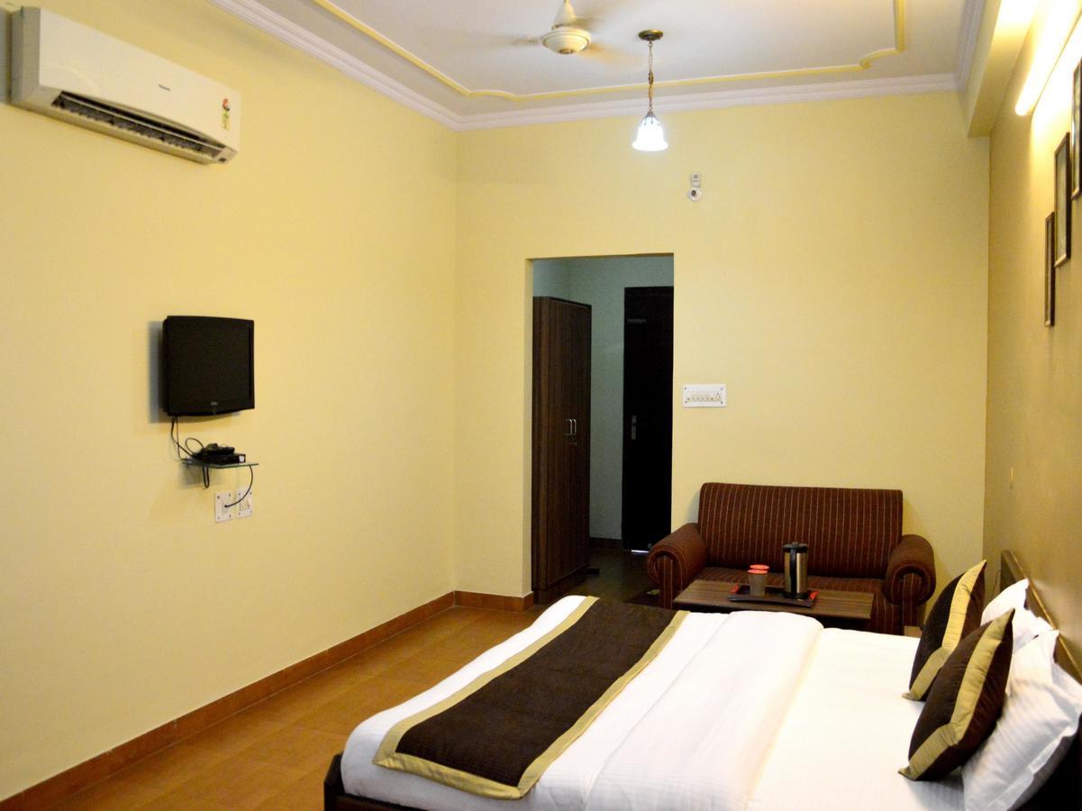Oyo 6012 Hotel Rockwell Jaipur Ngoại thất bức ảnh