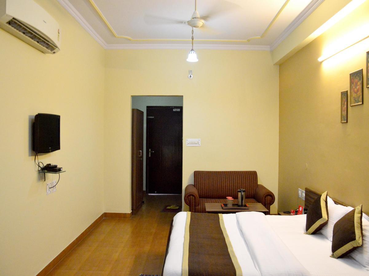 Oyo 6012 Hotel Rockwell Jaipur Ngoại thất bức ảnh