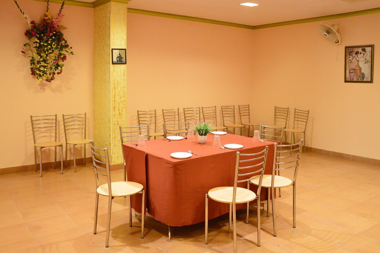 Oyo 6012 Hotel Rockwell Jaipur Ngoại thất bức ảnh